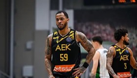 扎克·埃迪灰熊队中锋左脚踝扭伤需手术，预计缺席30-40场